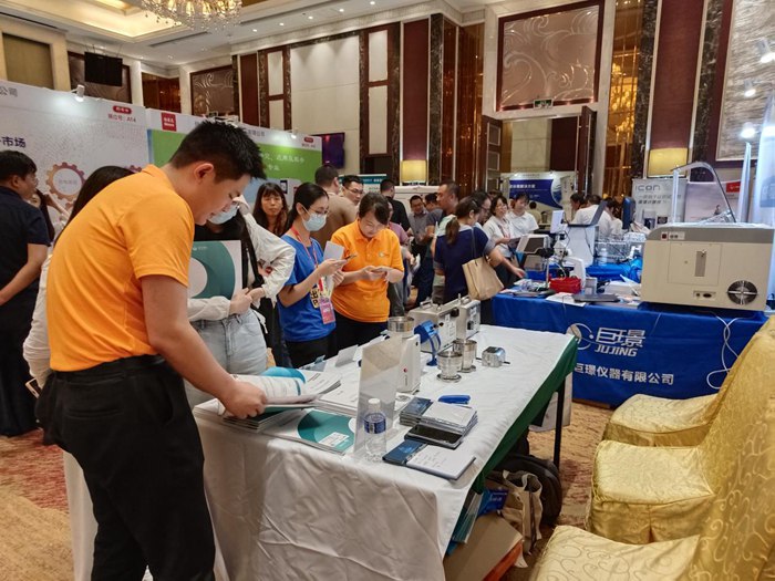 第十四屆藥品質(zhì)量安全大會首日盛況直擊，億天凈化精彩亮相！